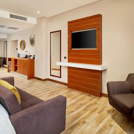 Protea Hotel By Marriott Pretoria Hatfield Екстериор снимка
