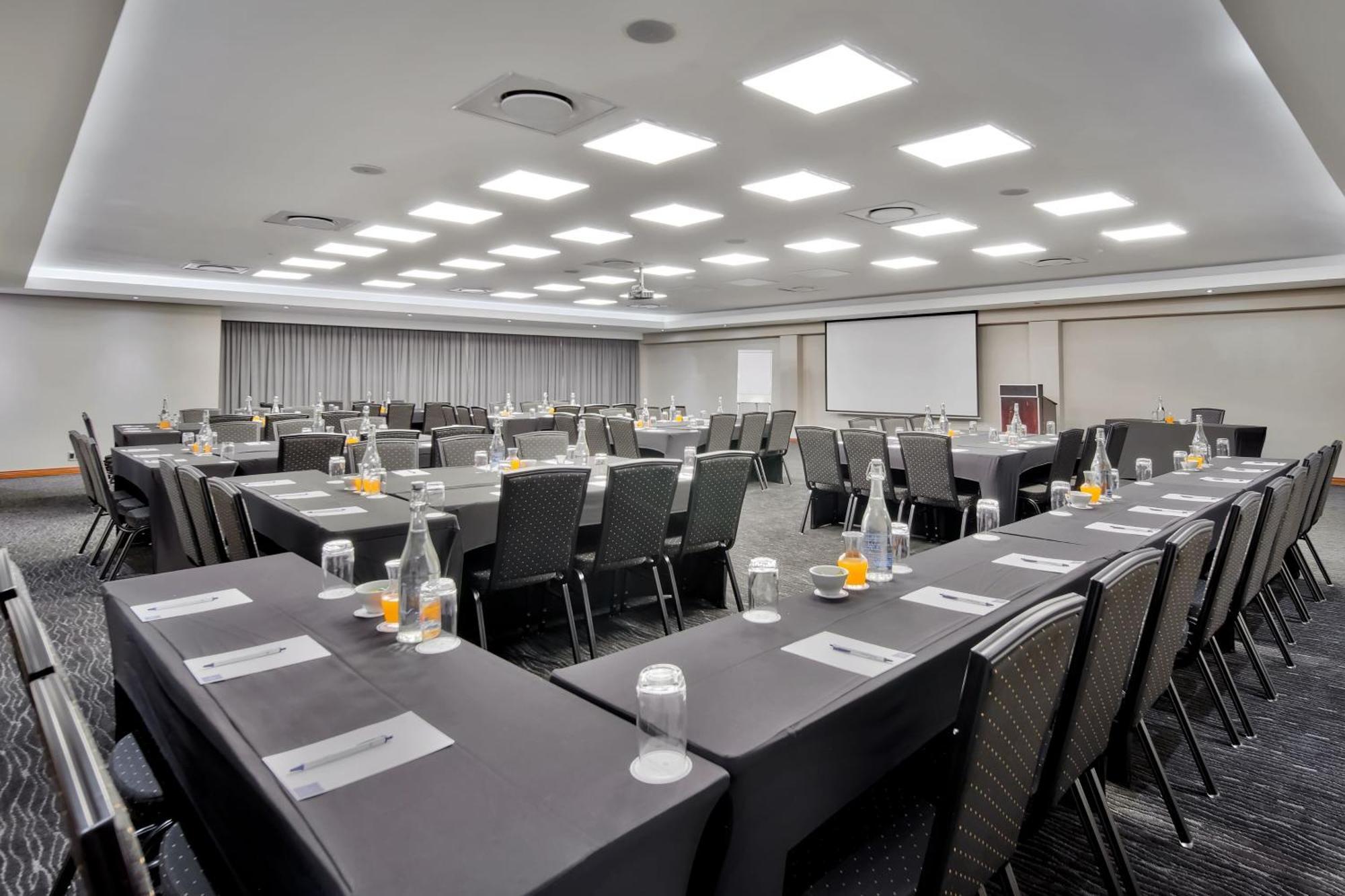 Protea Hotel By Marriott Pretoria Hatfield Екстериор снимка