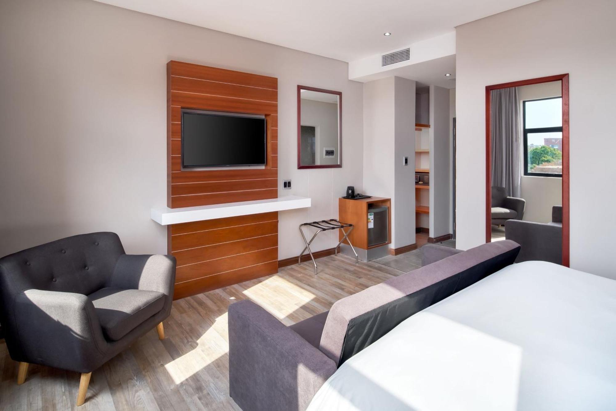 Protea Hotel By Marriott Pretoria Hatfield Стая снимка