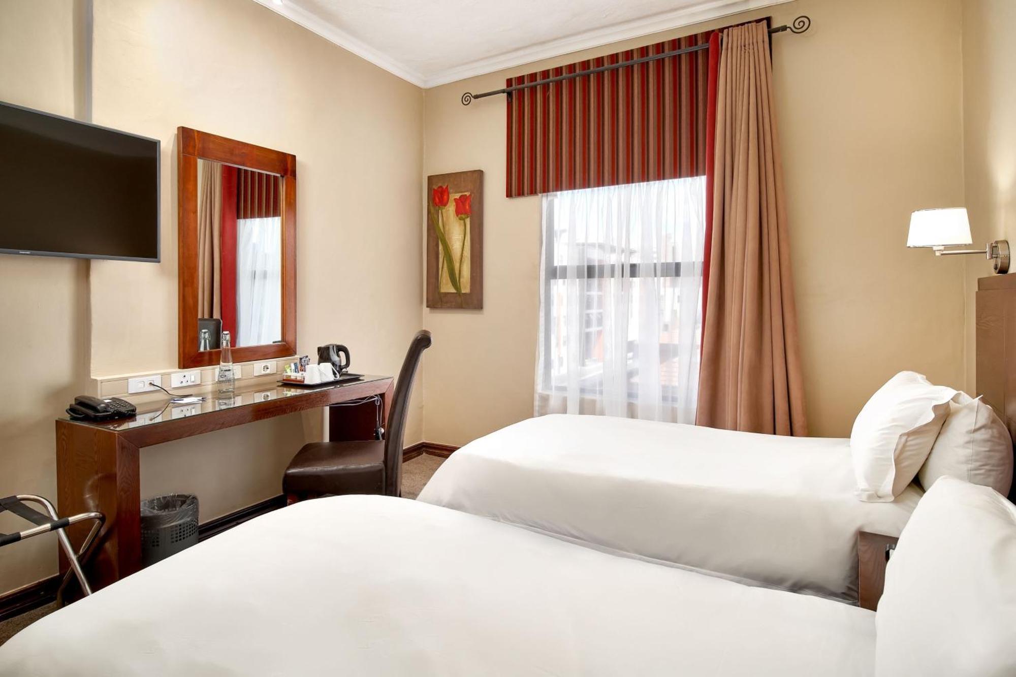 Protea Hotel By Marriott Pretoria Hatfield Стая снимка
