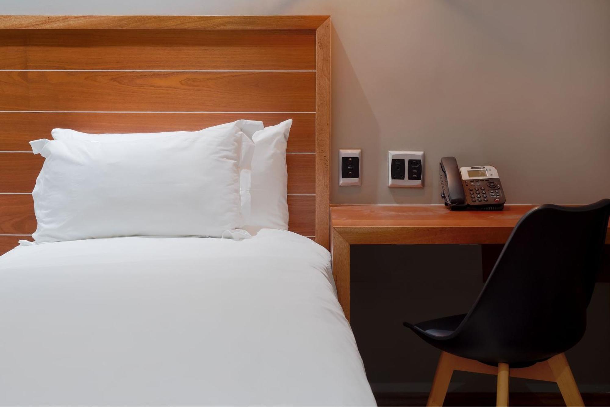 Protea Hotel By Marriott Pretoria Hatfield Стая снимка