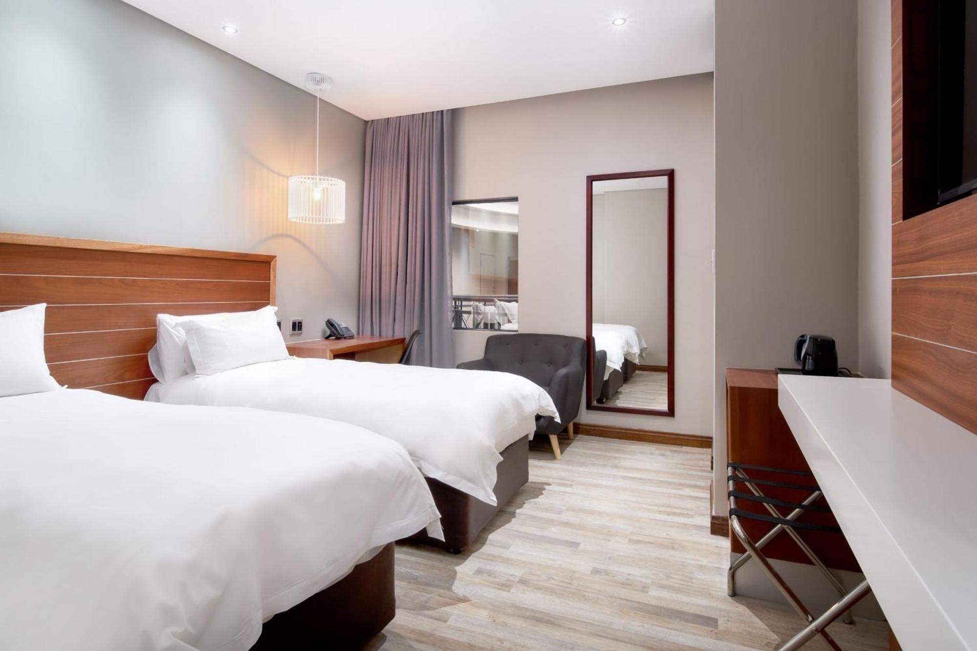 Protea Hotel By Marriott Pretoria Hatfield Стая снимка
