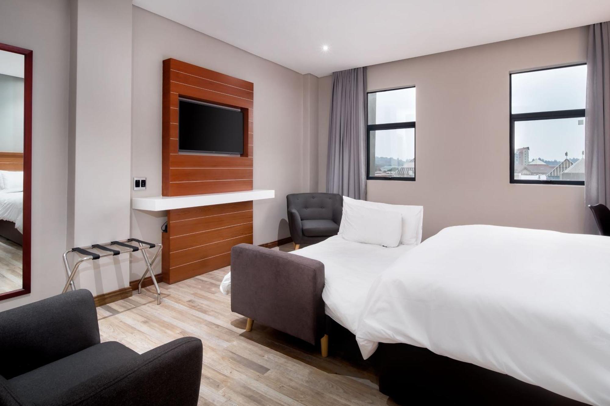 Protea Hotel By Marriott Pretoria Hatfield Стая снимка