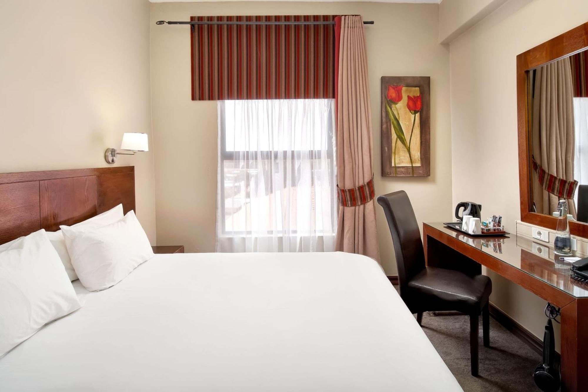 Protea Hotel By Marriott Pretoria Hatfield Стая снимка