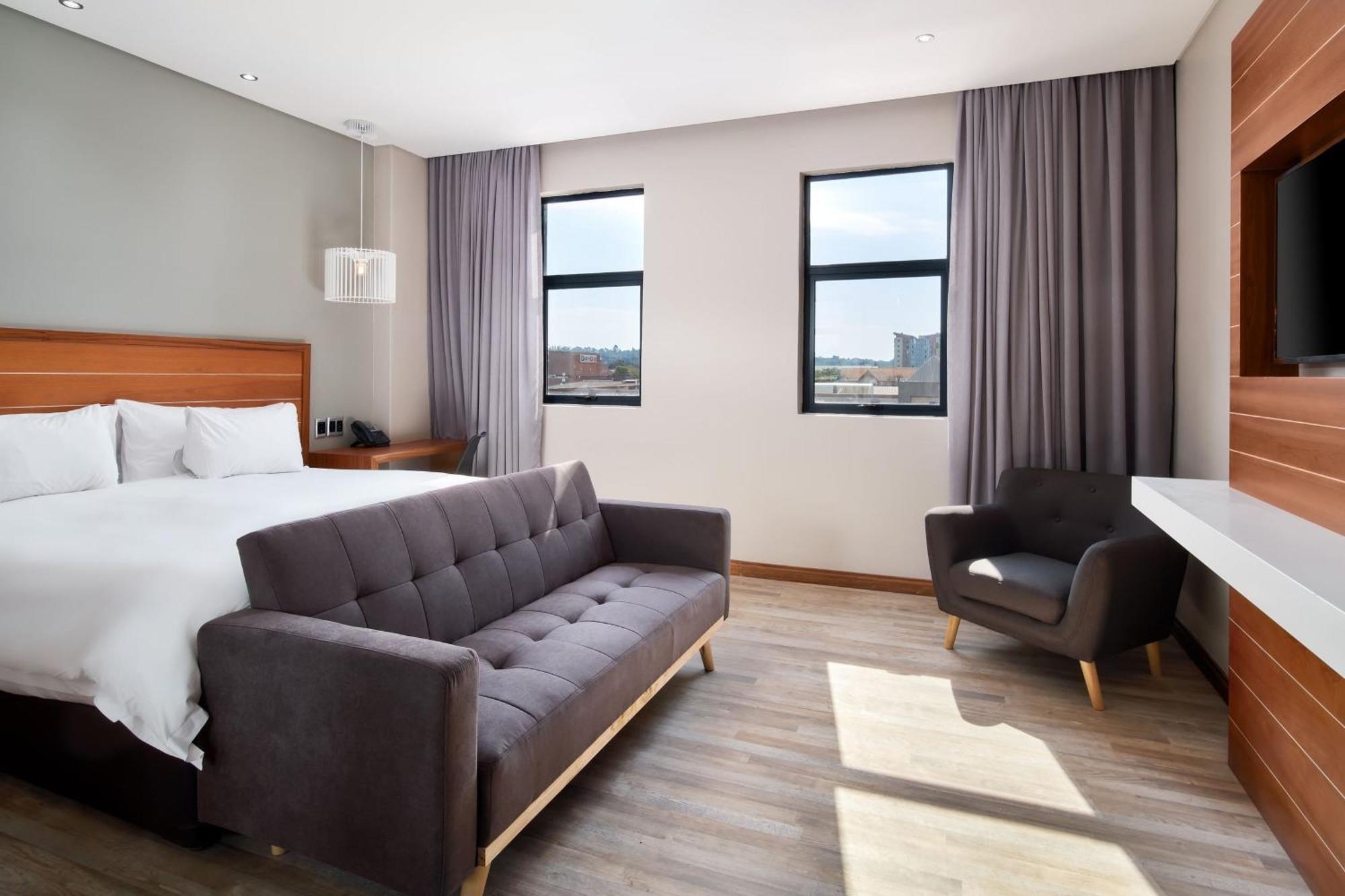 Protea Hotel By Marriott Pretoria Hatfield Стая снимка