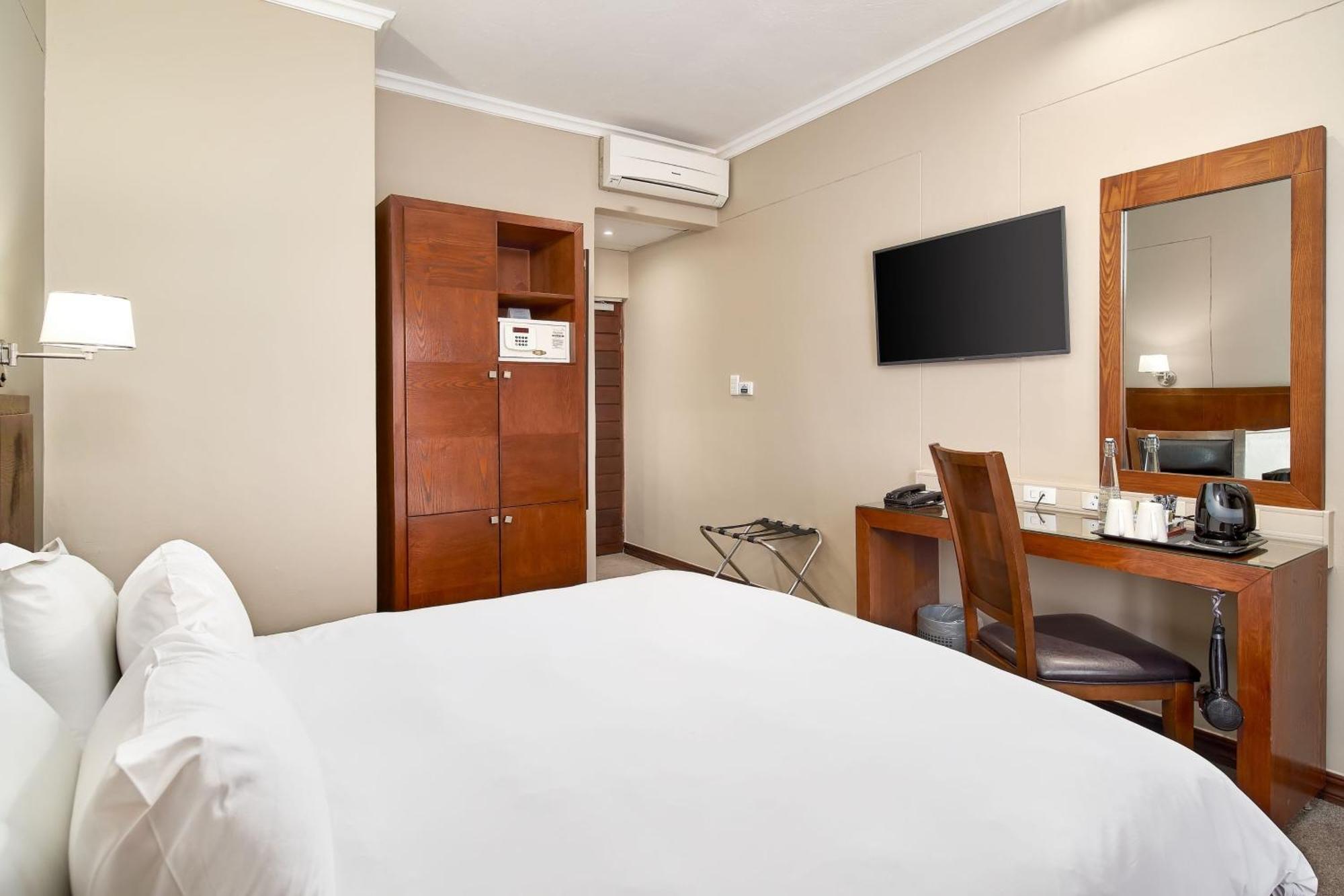 Protea Hotel By Marriott Pretoria Hatfield Стая снимка