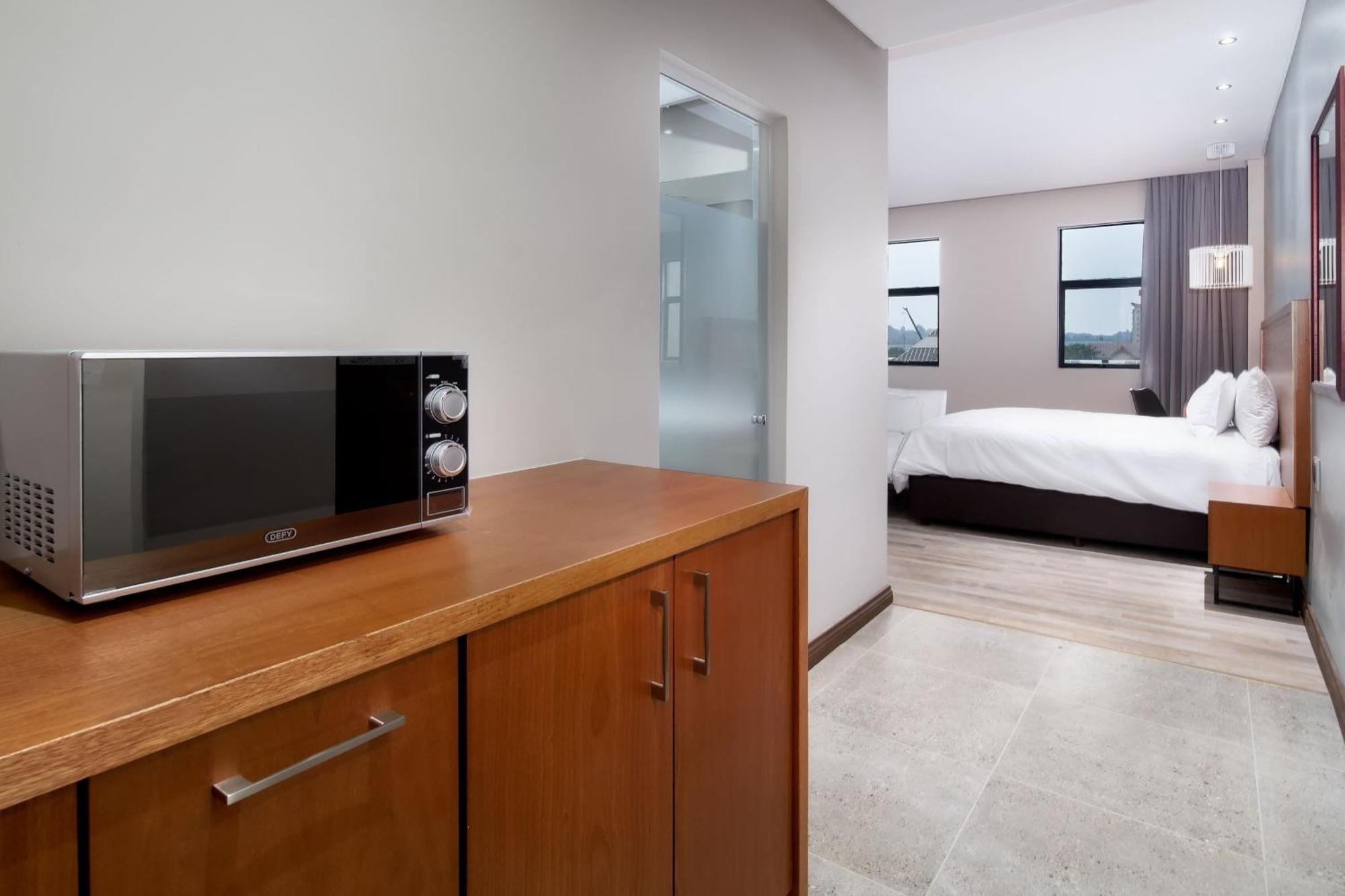 Protea Hotel By Marriott Pretoria Hatfield Стая снимка