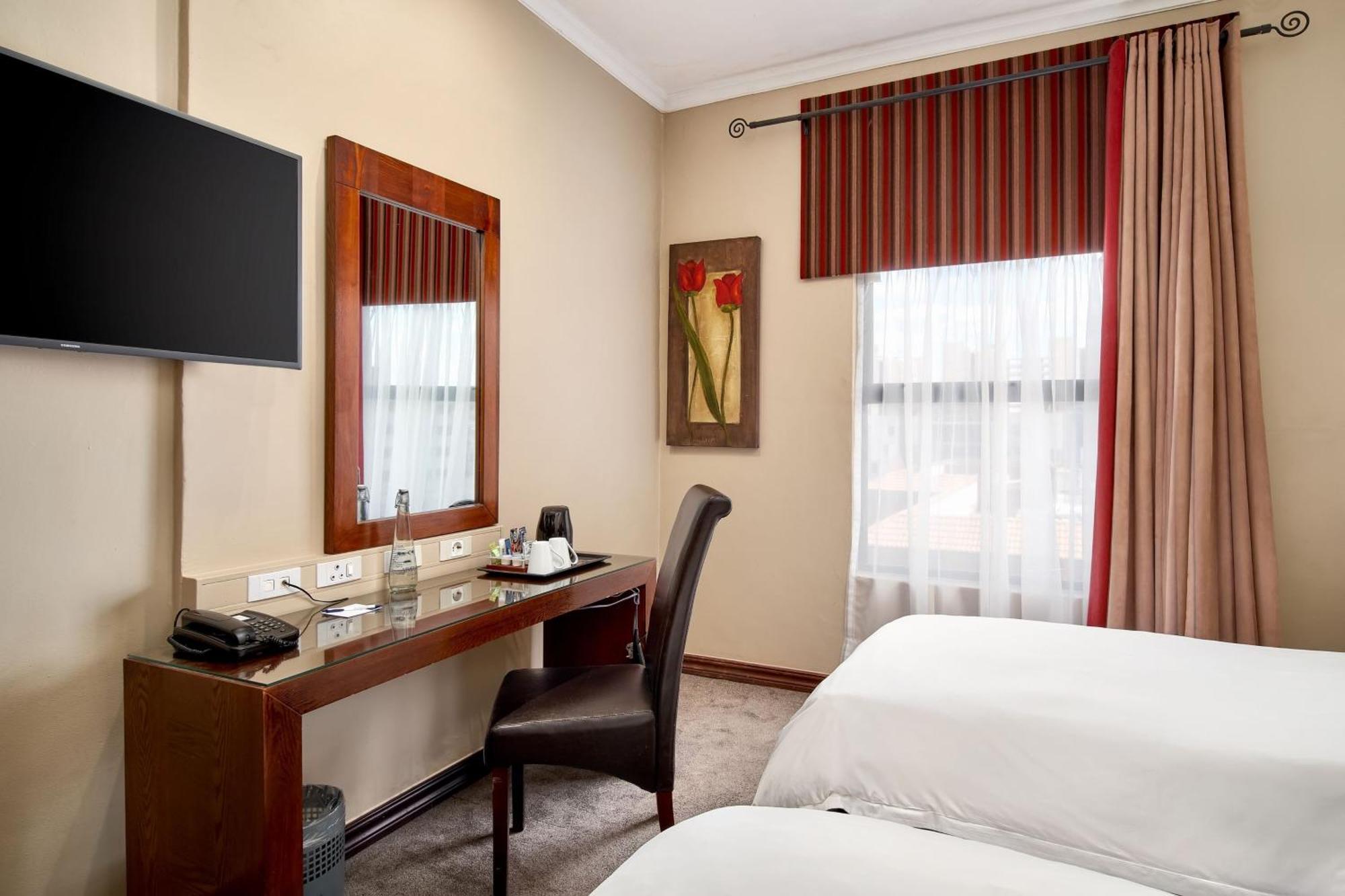 Protea Hotel By Marriott Pretoria Hatfield Стая снимка