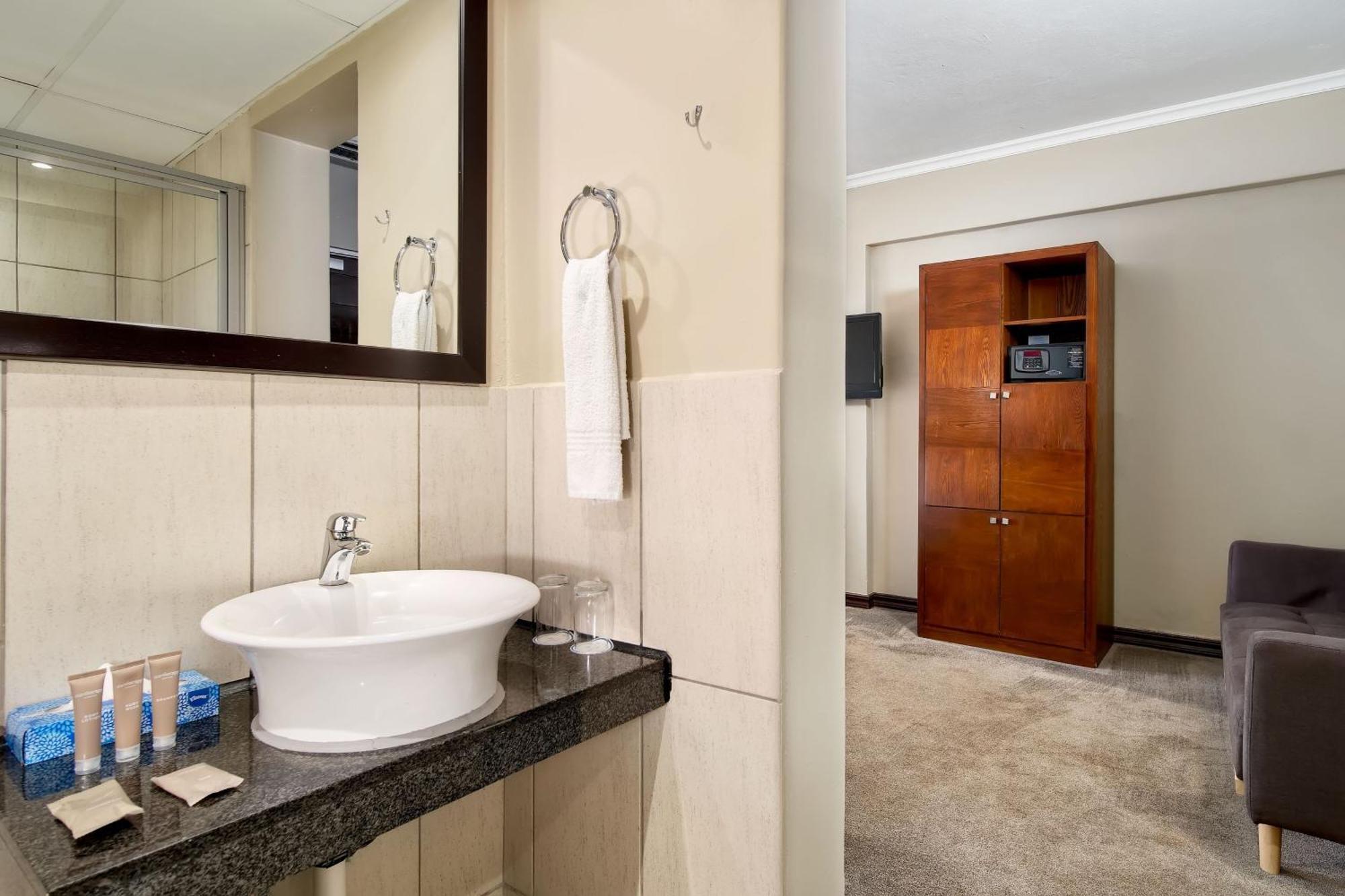 Protea Hotel By Marriott Pretoria Hatfield Стая снимка