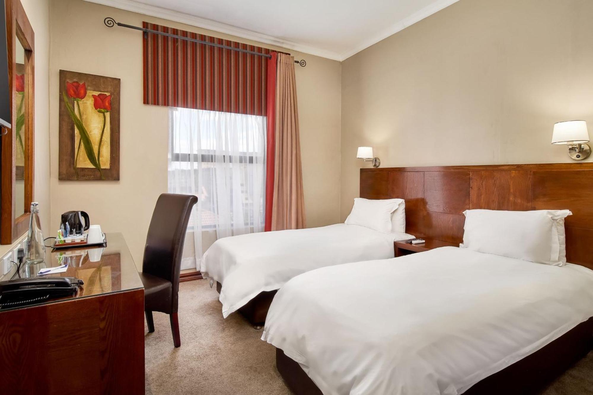 Protea Hotel By Marriott Pretoria Hatfield Стая снимка