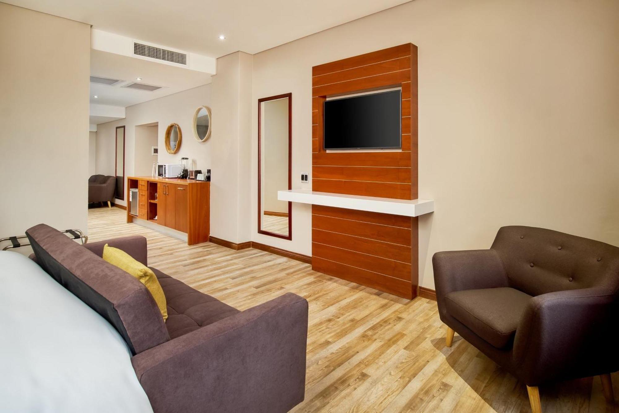 Protea Hotel By Marriott Pretoria Hatfield Екстериор снимка