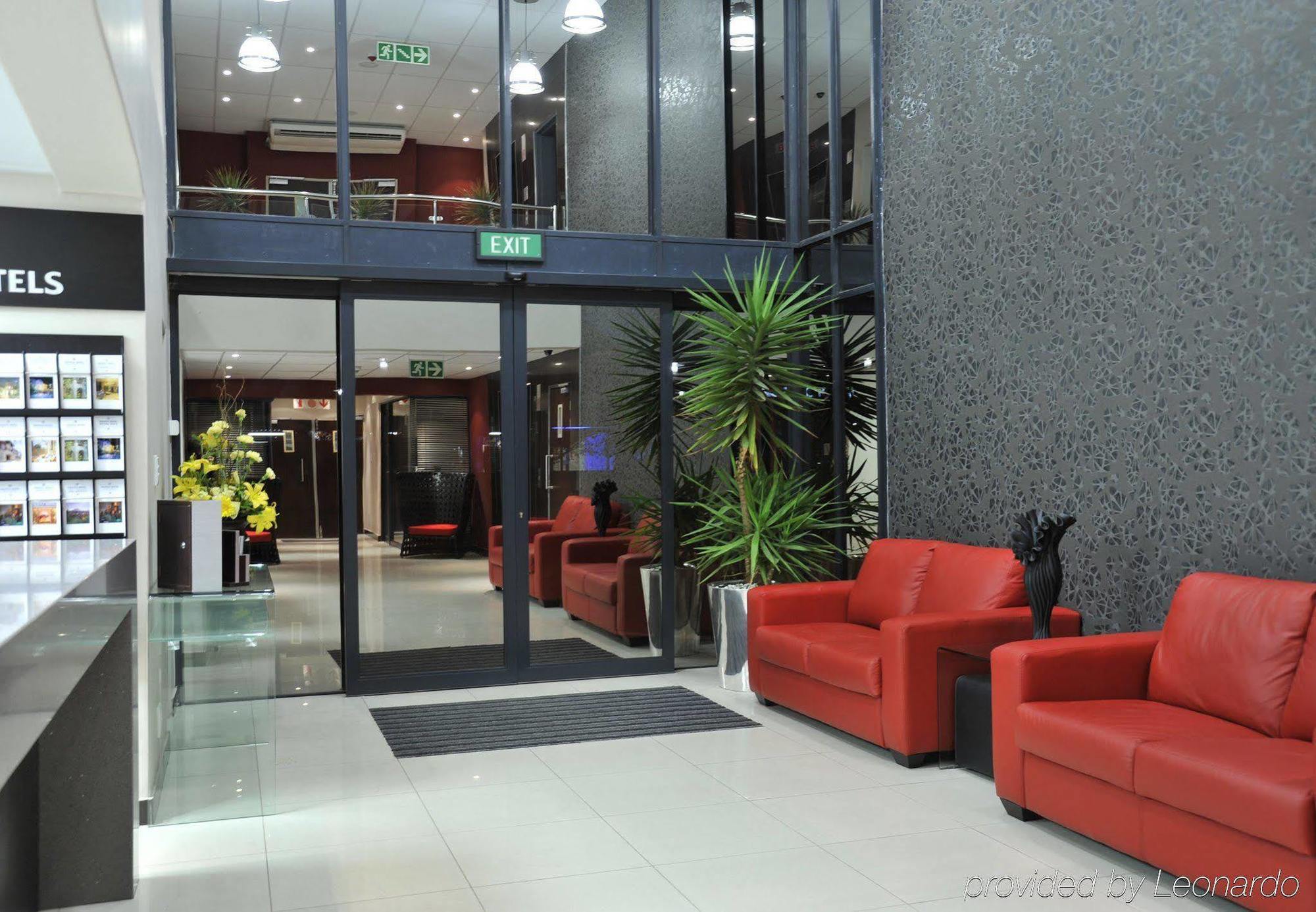 Protea Hotel By Marriott Pretoria Hatfield Екстериор снимка
