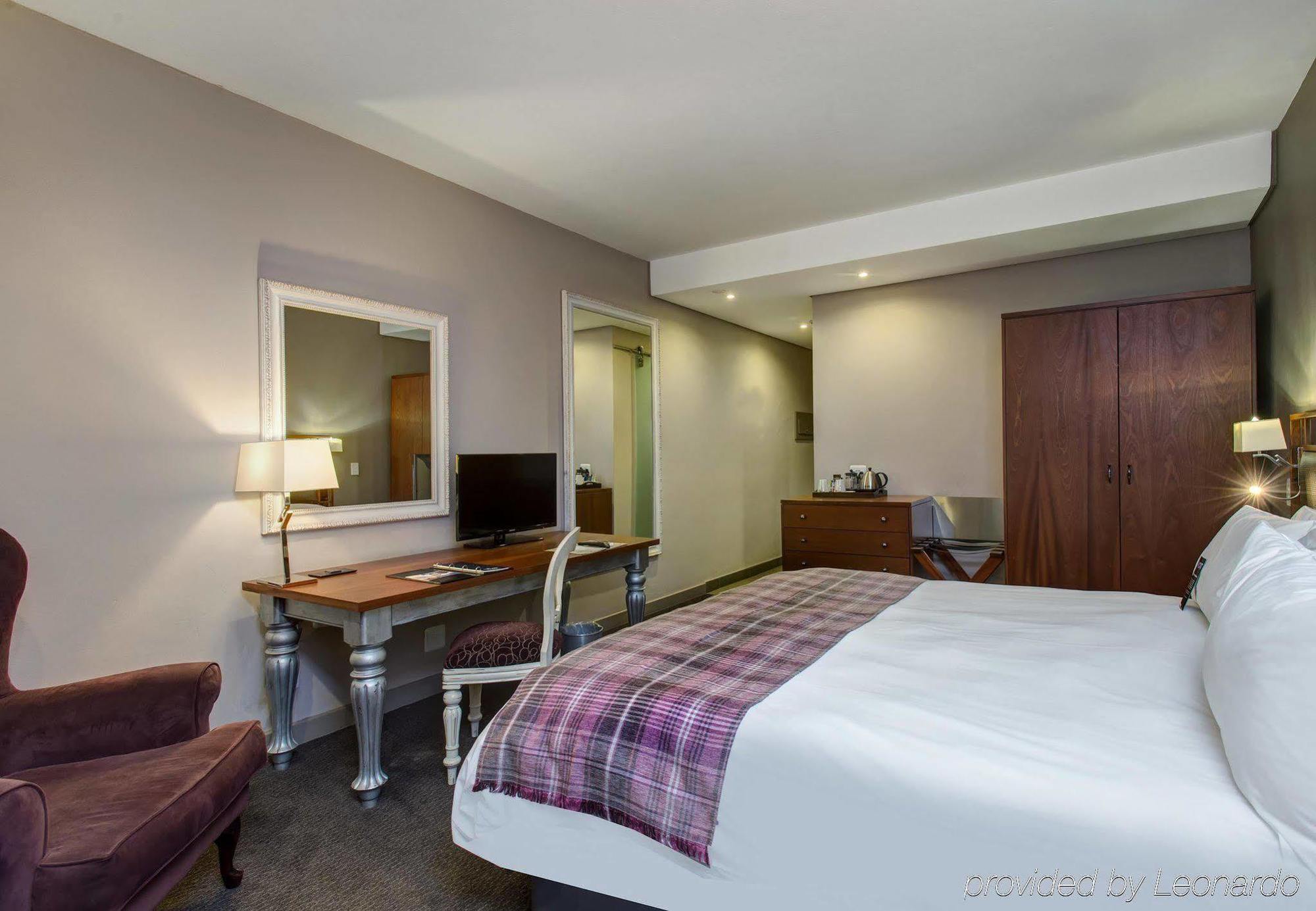 Protea Hotel By Marriott Pretoria Hatfield Екстериор снимка