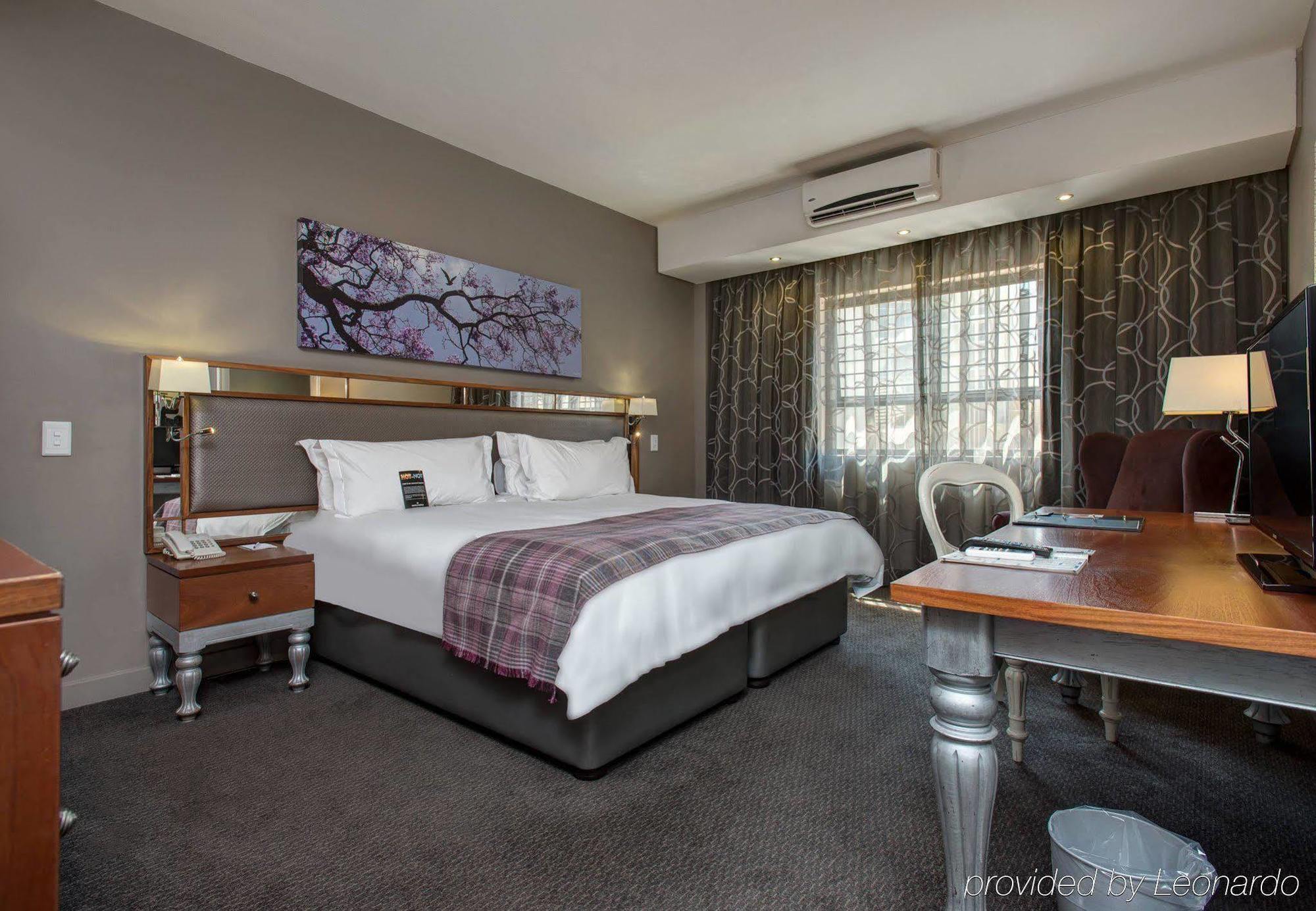 Protea Hotel By Marriott Pretoria Hatfield Екстериор снимка