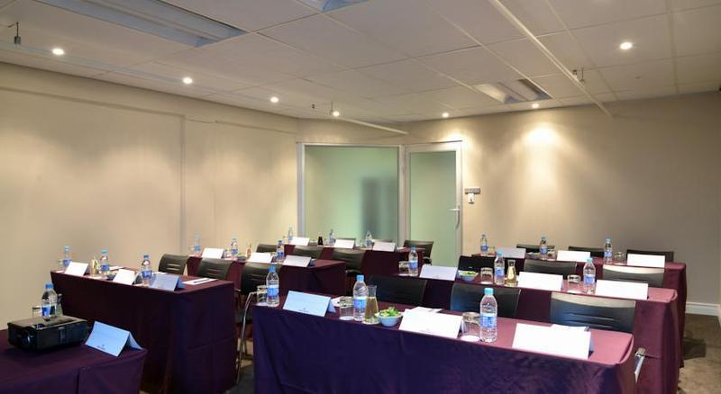 Protea Hotel By Marriott Pretoria Hatfield Екстериор снимка
