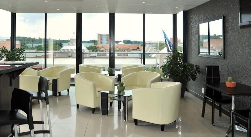 Protea Hotel By Marriott Pretoria Hatfield Екстериор снимка