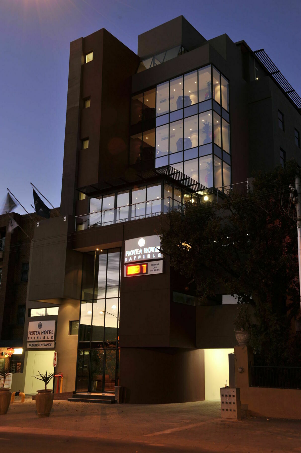 Protea Hotel By Marriott Pretoria Hatfield Екстериор снимка