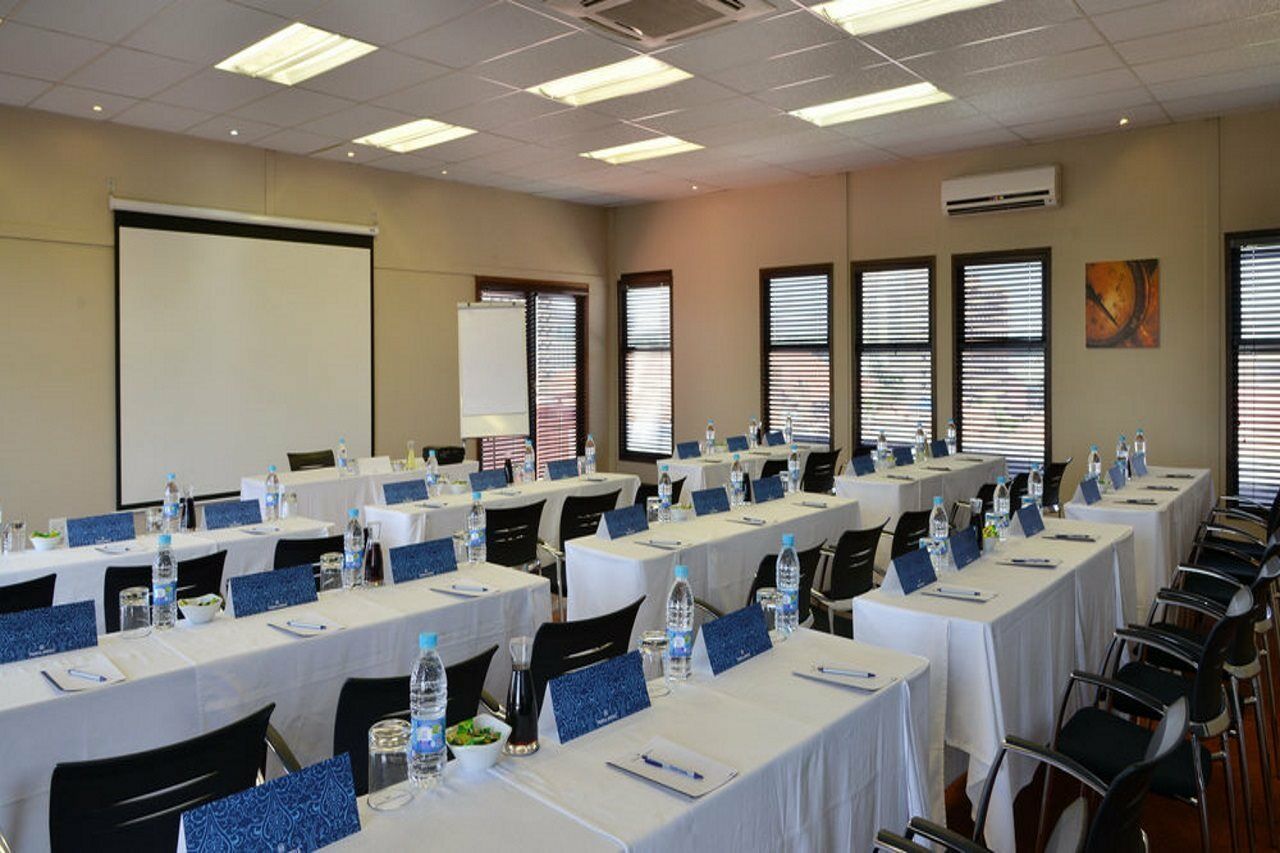 Protea Hotel By Marriott Pretoria Hatfield Екстериор снимка