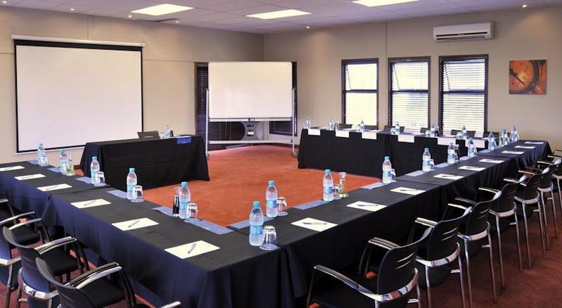 Protea Hotel By Marriott Pretoria Hatfield Екстериор снимка